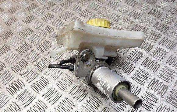 Master brake cylinder