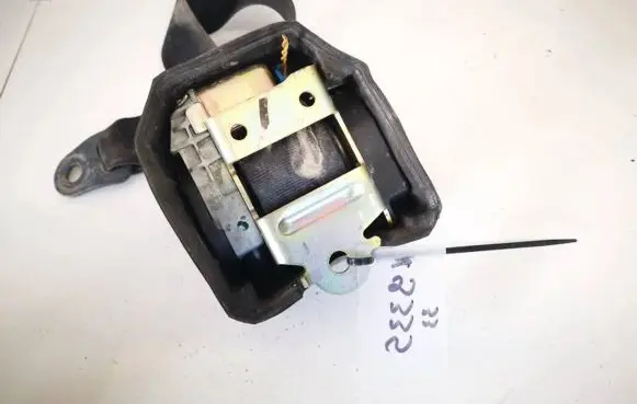 Peugeot 407 Middle seatbelt (rear) 0403019