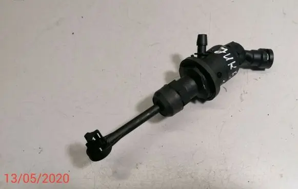 Nissan Juke I F15 Clutch master cylinder 306101U60A