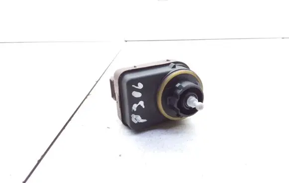 Headlight level adjustment motor