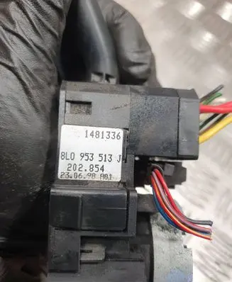 Volkswagen PASSAT B5 Indicator stalk 8L0953513J 1481336 202854