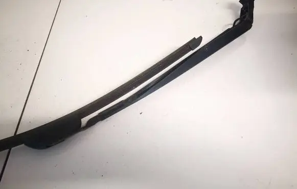 Front wiper blade arm