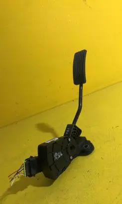 KIA Soul Accelerator throttle pedal RZ1R2P6K1