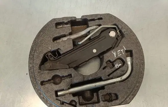 Skoda Yeti (5L) Tool set 