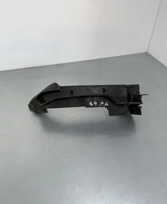 Audi Q7 4M Fender end trim 4M0821170C