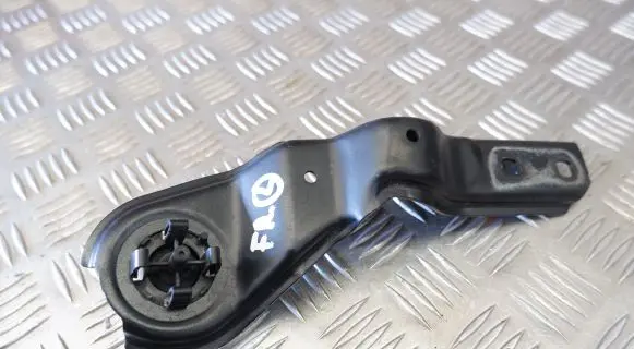 Fender mounting bracket