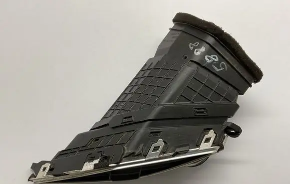 Hyundai i40 Dash center air vent grill U09D86