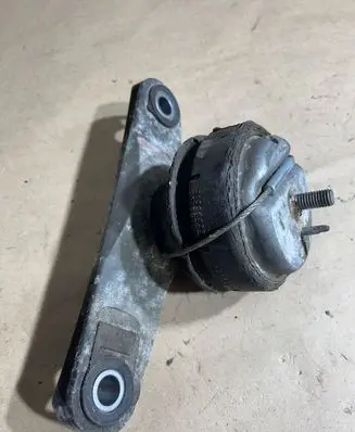 Volvo V40 Engine mount bracket 31359635 326E06 31375717