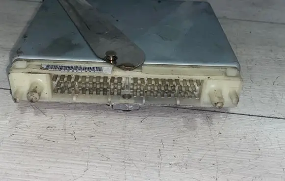 Volvo S80 Engine control unit/module P09442008 T98050124 1TEH010473