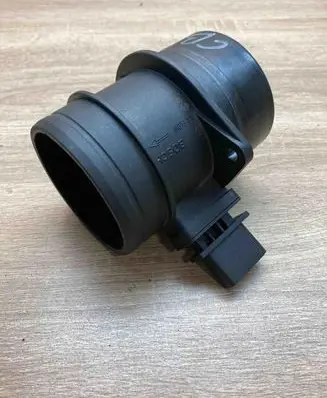 Volkswagen Tiguan Mass air flow meter 03G906461C 0281002735