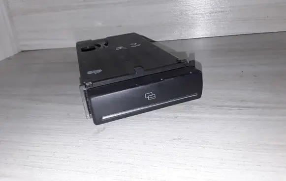 Audi A3 S3 8P Dashboard storage box/compartment 8P0941561