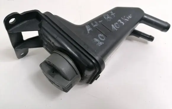 Audi A6 S6 C5 4B Power steering fluid tank/reservoir 8E0422373B