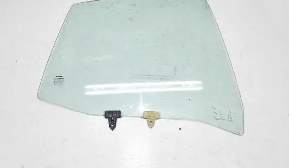 Nissan Primera Sliding door window/glass SzybaPtP11