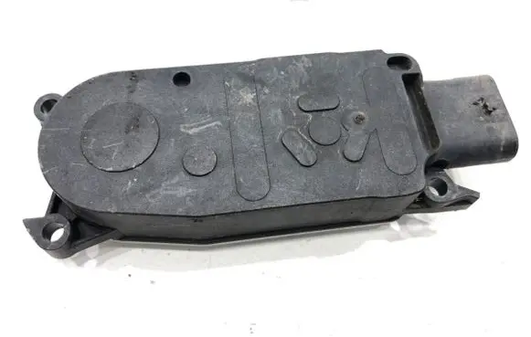 Peugeot 3008 II Air flap motor/actuator 5877R1001