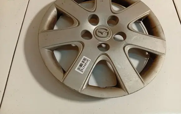 Mazda 3 I R15 wheel hub/cap/trim BAN637170