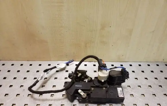 Opel Frontera B Rear door lock 16634325