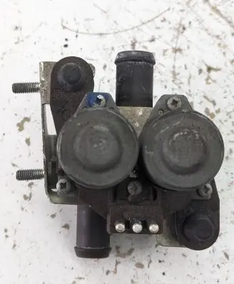 Mercedes-Benz CLK A208 C208 Coolant heater control valve 4950000005