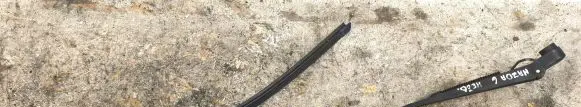 Rear wiper blade arm