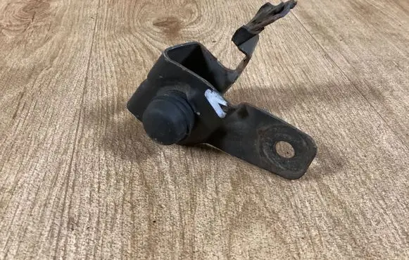 Opel Insignia A Radiator support slam panel bracket 13248767