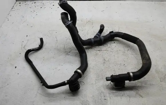 Skoda Kamiq Engine coolant pipe/hose 2Q0122291A