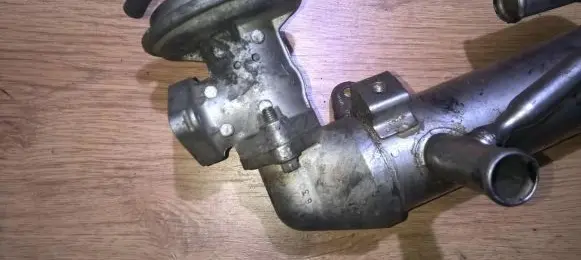 Ford Mondeo Mk III EGR valve 1s7q9d475ad 1s7q-9d475-ad