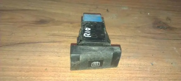 KIA Rio Windscreen/window heater switch