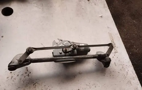 Toyota Yaris Verso Front wiper linkage 