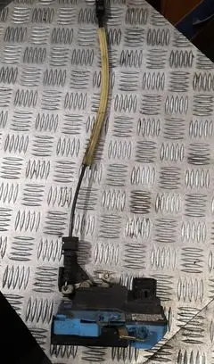 Volvo S60 Front door lock 8650544