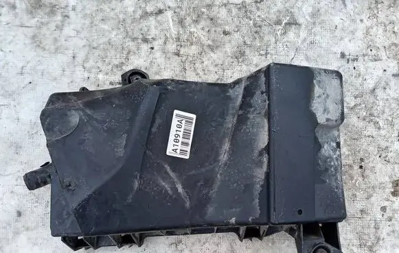 Volkswagen Bora Air filter box 9006147