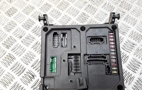 Ford Galaxy Fuse module s108145200h