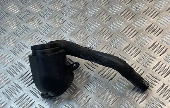 Volkswagen Touareg II Intake resonator 7L6129955