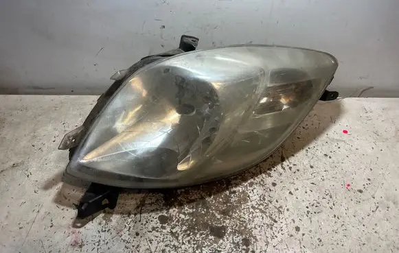 Toyota Yaris Headlight/headlamp PL0981101