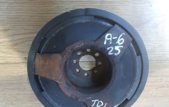Audi A6 S6 C5 4B Crankshaft pulley 059105251