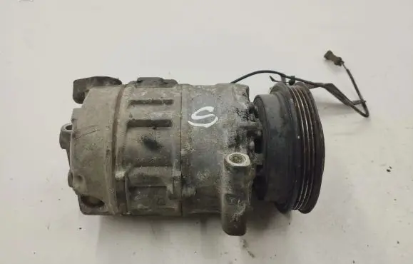 Volkswagen PASSAT B5.5 Air conditioning (A/C) compressor (pump) 8D0260805J 8D0260808