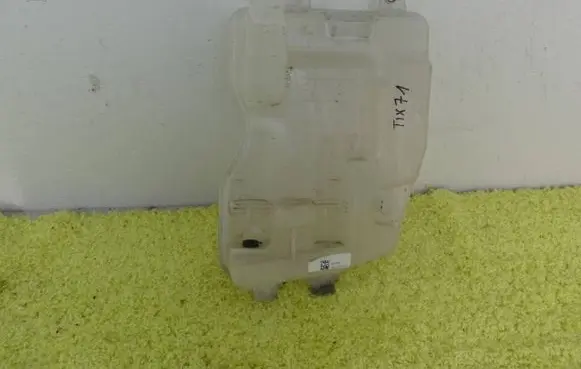 BMW 1 F40 Windshield washer fluid reservoir/tank 7453970