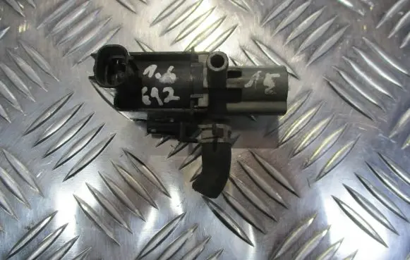 Toyota Corolla E120 E130 Valve vacuum 90910-12257