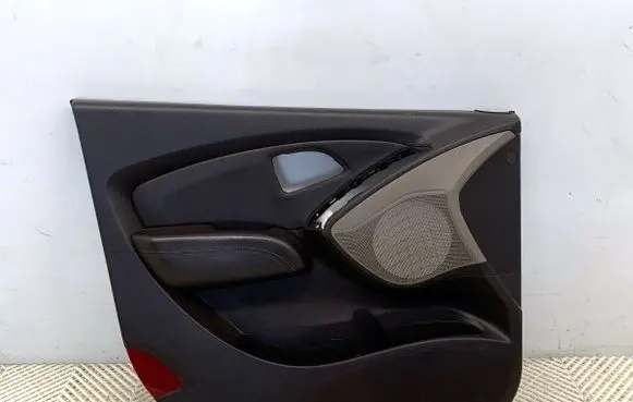 Hyundai ix35 Front door card panel trim