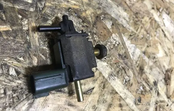 Mazda MPV Turbo solenoid valve K5T46592