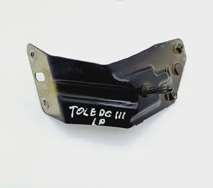 Seat Toledo III (5P) Fender mounting bracket 5P0821135