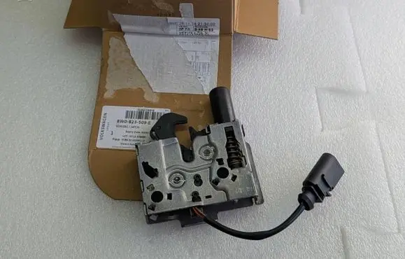 Audi A5 Tailgate/trunk/boot lock/catch/latch 8W0823509E