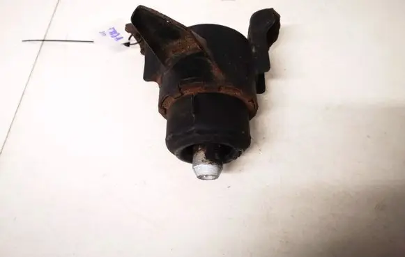Mazda 6 Engine mount bracket