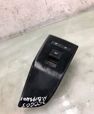 Nissan Qashqai J12 Electric window control switch 809606un0a