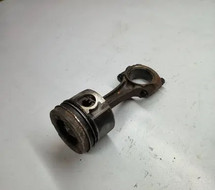 Mitsubishi Canter Piston with connecting rod