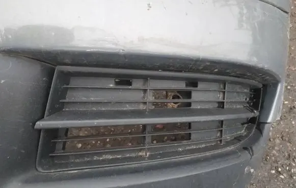 Volkswagen Touran I Front bumper lower grill