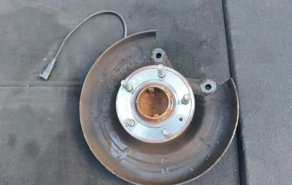 Rear wheel hub