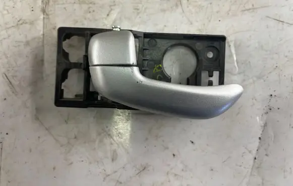 Hyundai i10 Front door interior handle 826130x000