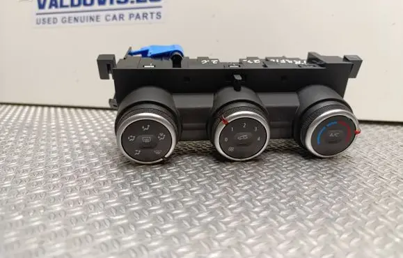 Renault Trafic III (X82) Climate control unit 285257697R T447381