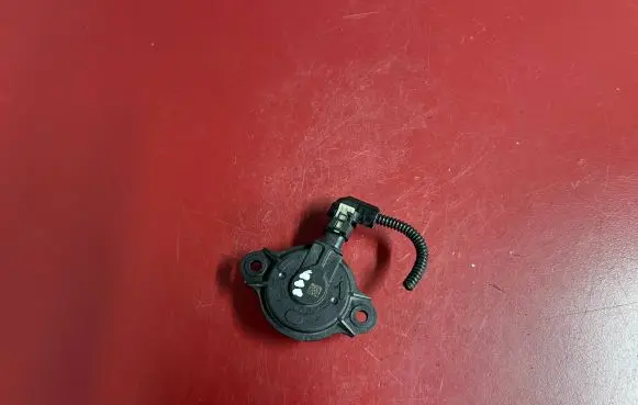 BMW X1 U11 Camshaft vanos timing valve 9470457 11369470457