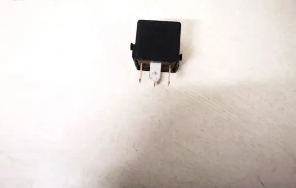 Mercedes-Benz A W168 Other relay a0025421319 v23134-b52-x336