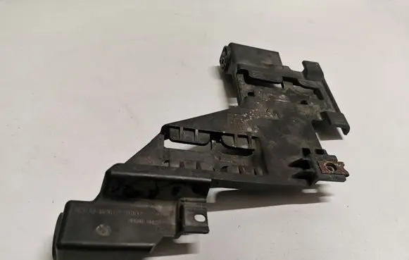 Audi Q5 SQ5 Headlight/headlamp mounting bracket 100717075